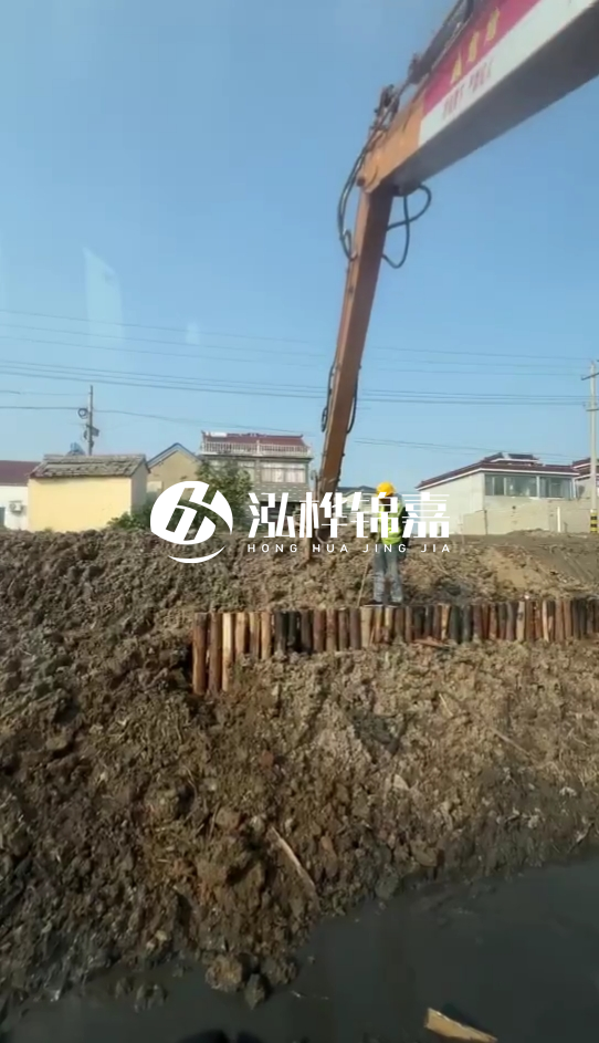 南陽挖機(jī)打木樁專業(yè)施工-打防汛木樁時選用多粗的木樁為宜？