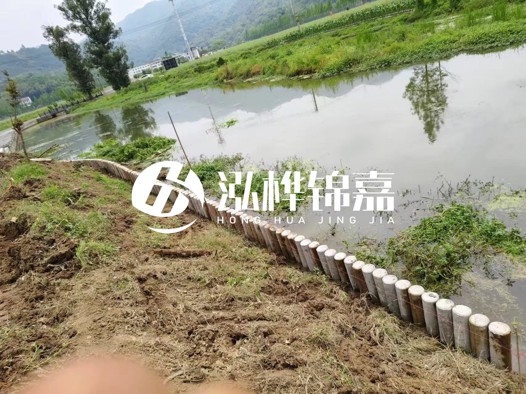 安順市挖機打木樁專業(yè)施工-河道水泥樁護坡多少錢一米？