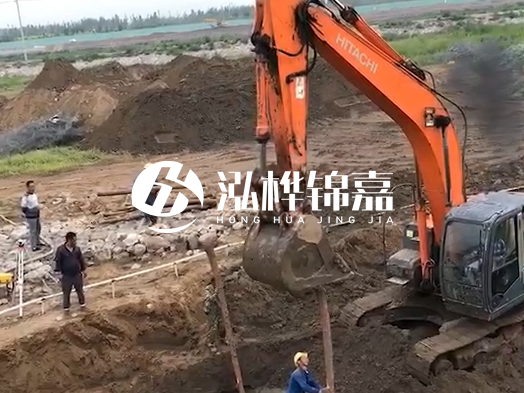 松木樁批發(fā)廠家泓樺錦嘉 - 生態(tài)河道木樁施工需要注意什么？